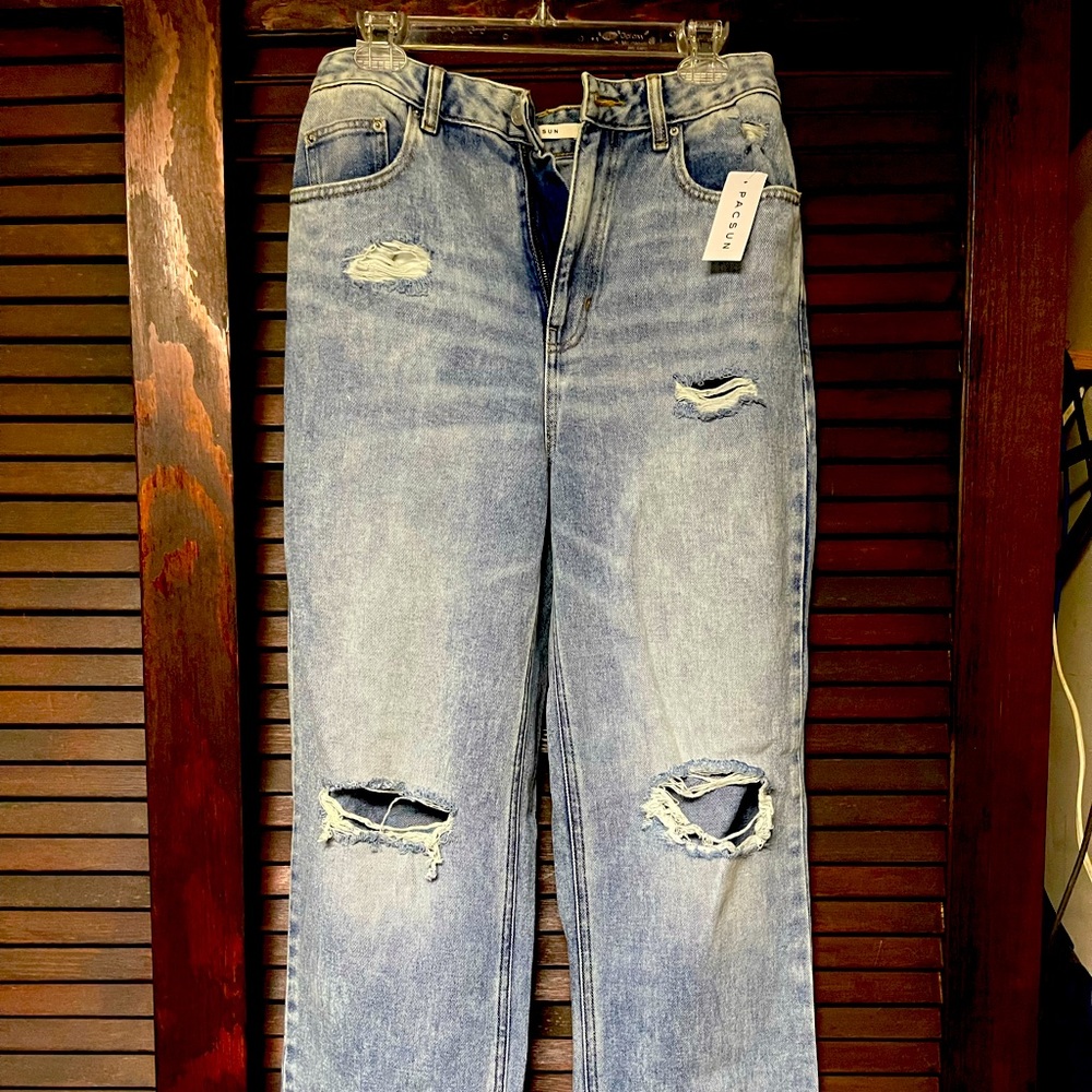 Pacsun 90’s boyfriend distressed jeans. Light blue. Size 29